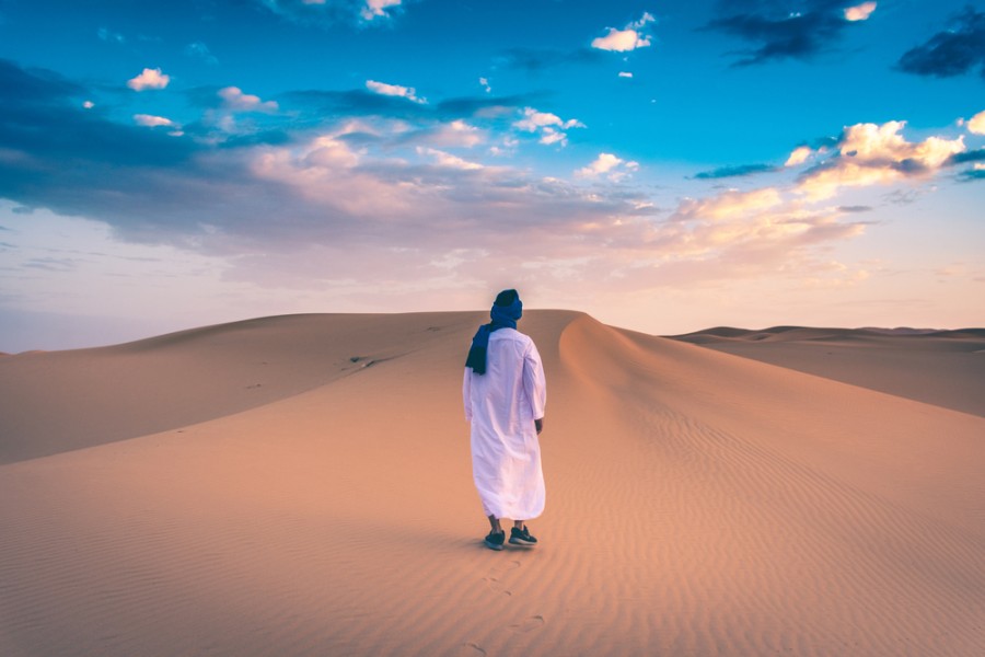 Comment intégrer le quotidien des Touaregs dans le désert ?